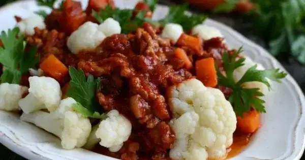 Z czym podawać kalafior na obiad? Sprawdź najlepsze połączenia