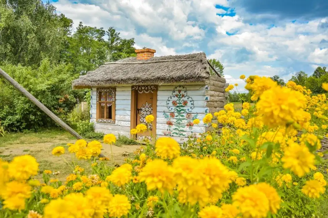 Skansen Zalipie: Odkryj piękno malowanej wsi w Małopolsce
