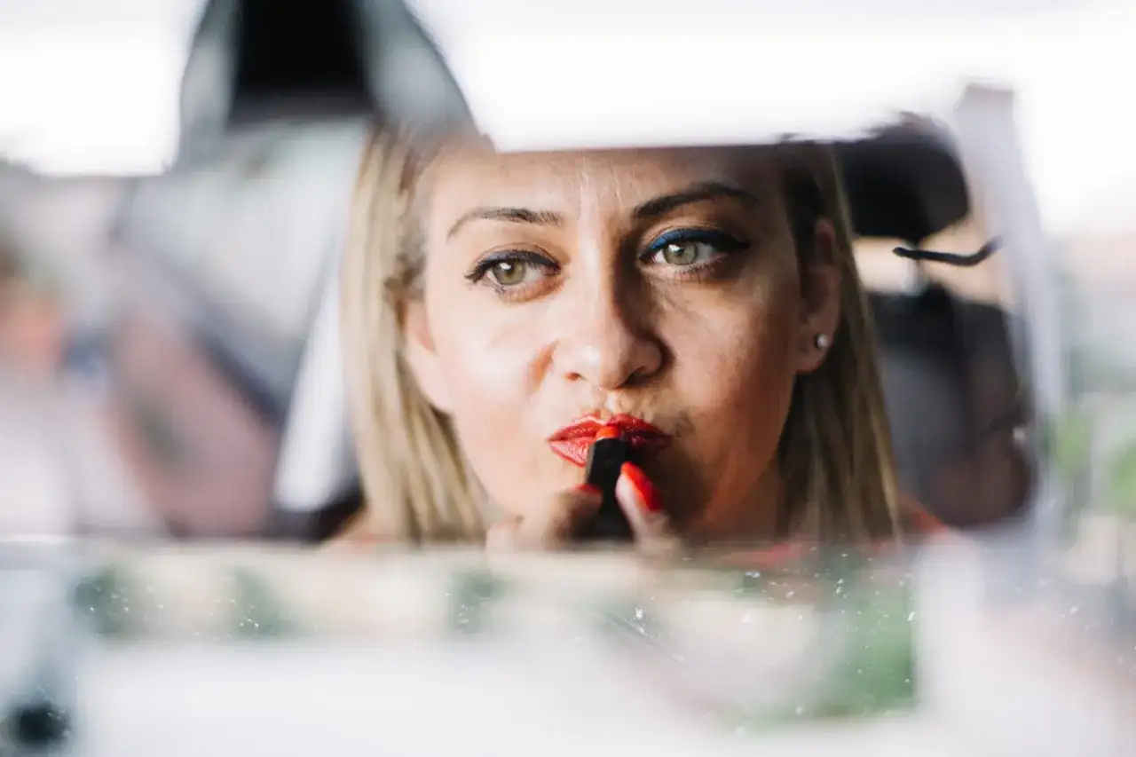 Sekrety makijażu: Rozświetl i powiększ oczy jak profesjonalista