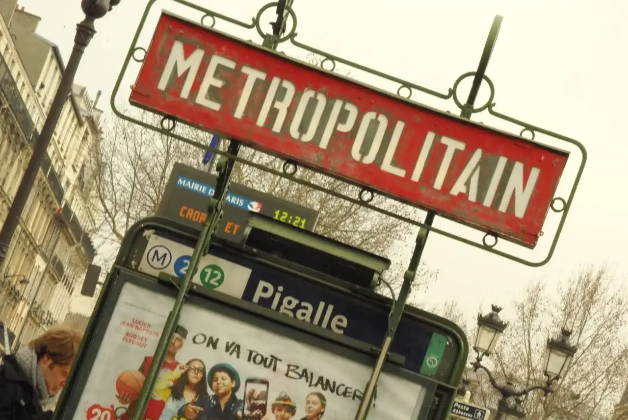 Jak dojade do Paryża? Najlepsze i tanie opcje transportu z Polski