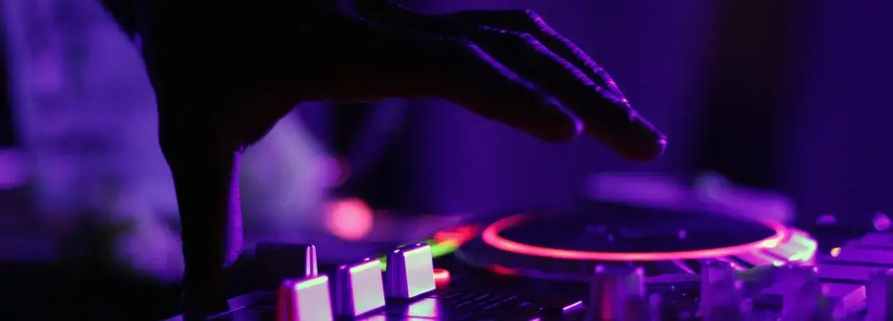 Jakie PKD dla DJ wybrać w 2025? Kompletny poradnik dla muzyków
