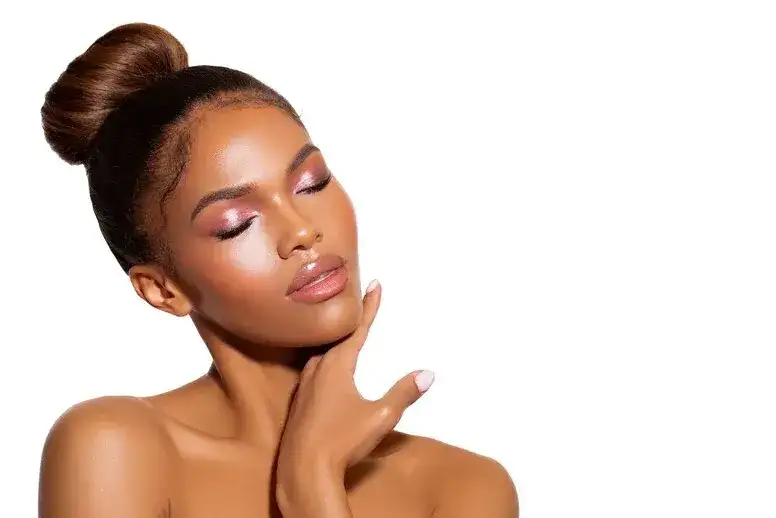 Jak utrwalić makijaż domowym sposobem - 5 skutecznych trików