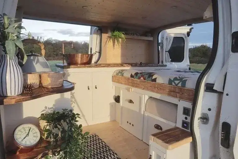 Kamper jak zrobić: Jak uniknąć kosztownych błędów w przeróbce busa