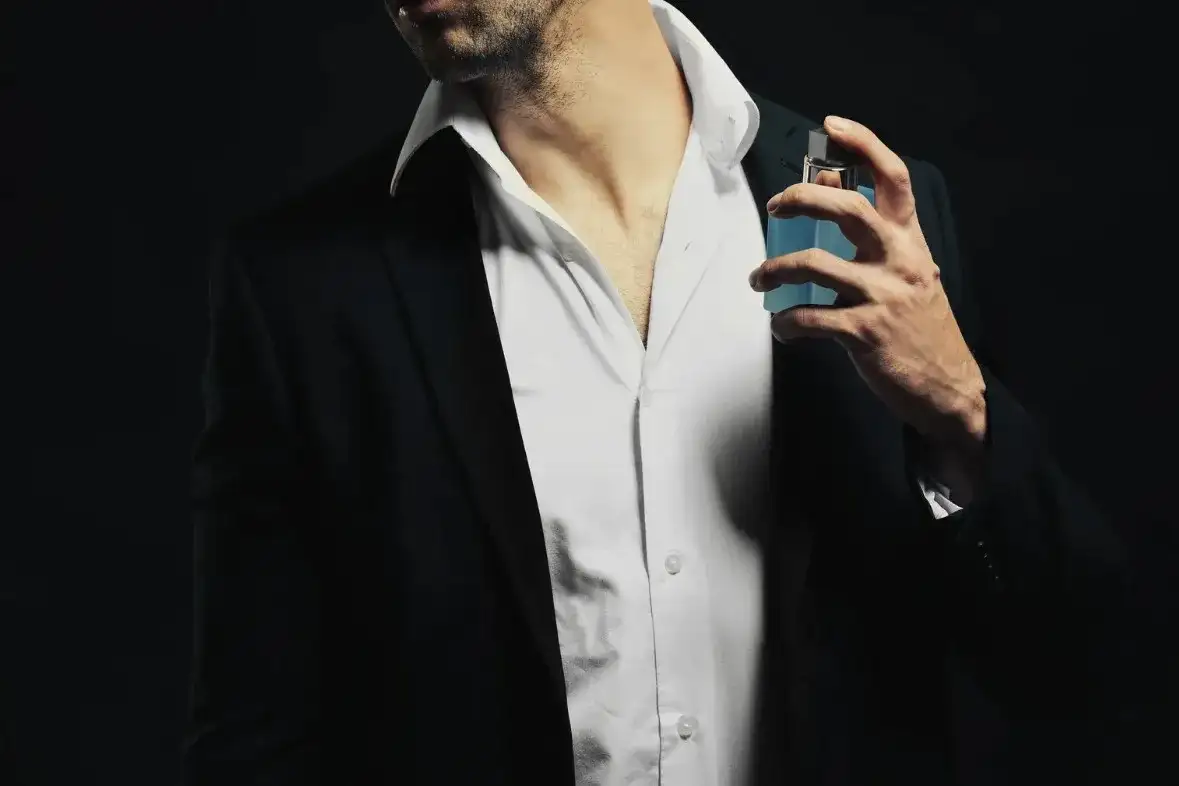 Męskie perfumy, które podniecają kobiety: Poznaj tajniki uwodzenia zapachem