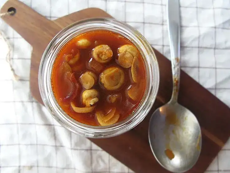 Czy pieczarki w zalewie słodko-kwaśnej są idealnym dodatkiem do dań?