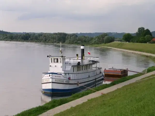 Kazimierz Dolny rejs statkiem od kiedy? Sezon, godziny i atrakcje