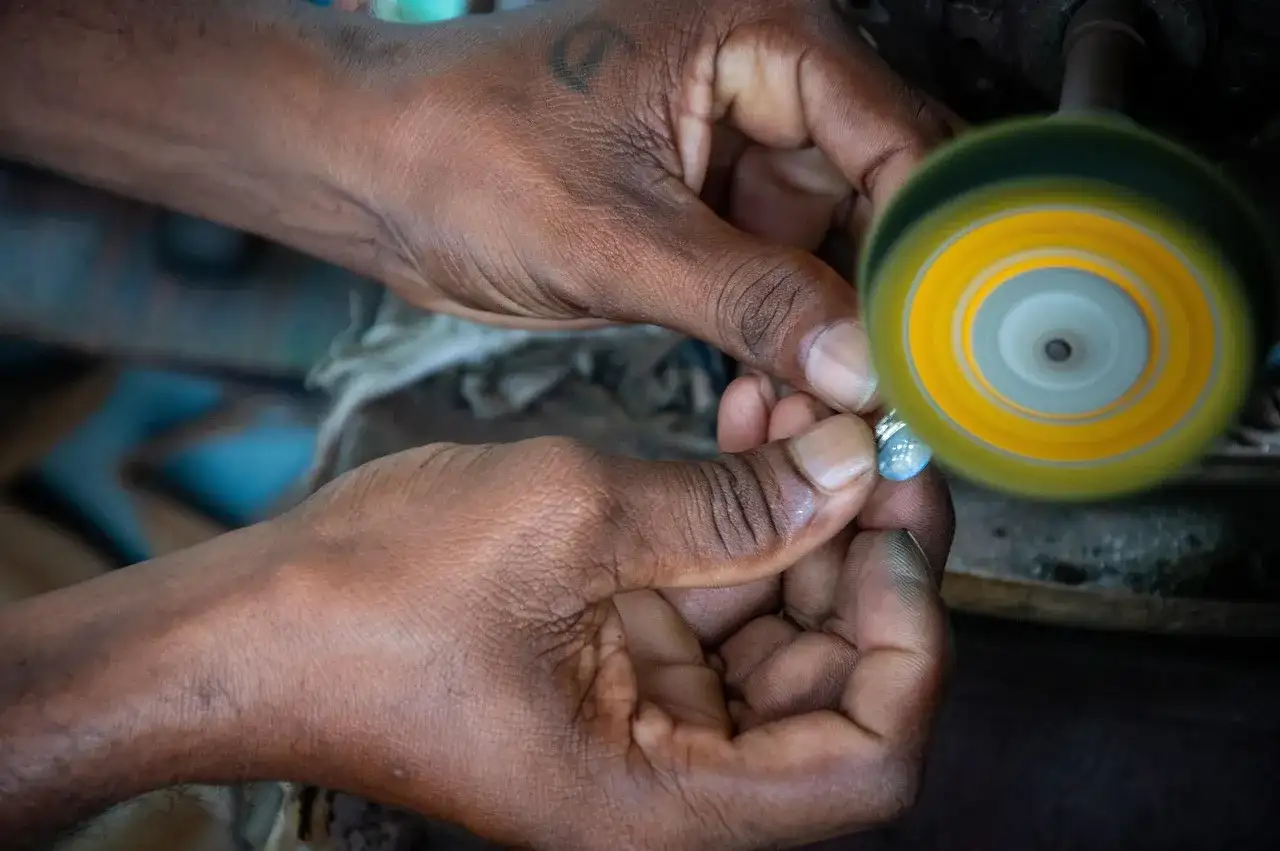 Skuteczne sposoby szlifowania konglomeratu - uniknij błędów i rys