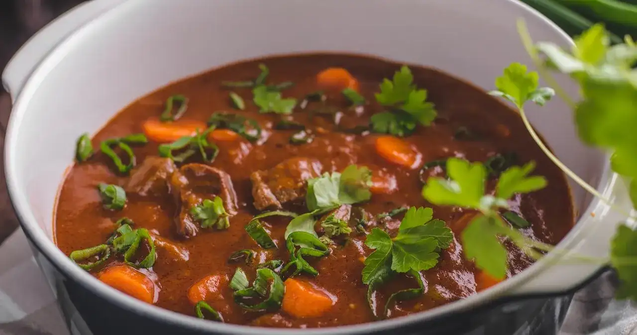 Jak zmiękczyć wołowinę podczas gotowania, aby uniknąć twardego mięsa