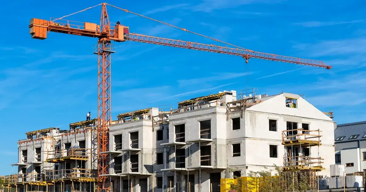 Sprzedaż działki deweloperowi: Jak zmaksymalizować zysk?