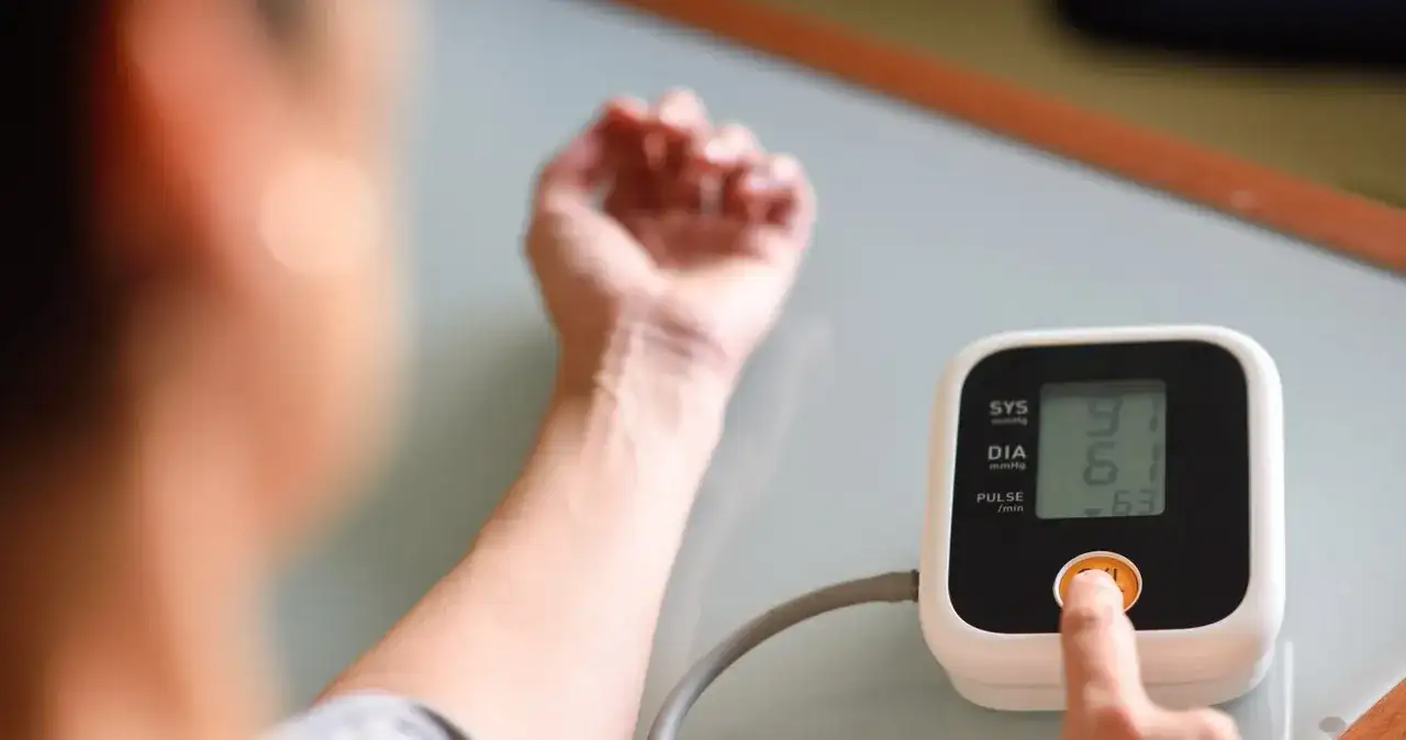 Skuteczne sposoby na podniesienie niskiego ciśnienia u starszej osoby