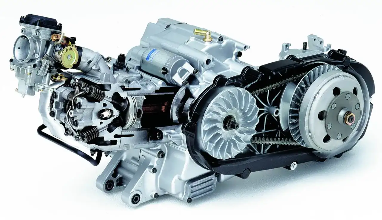 Działanie sprzęgła w skuterze: poznaj sekret napędu swojego pojazdu