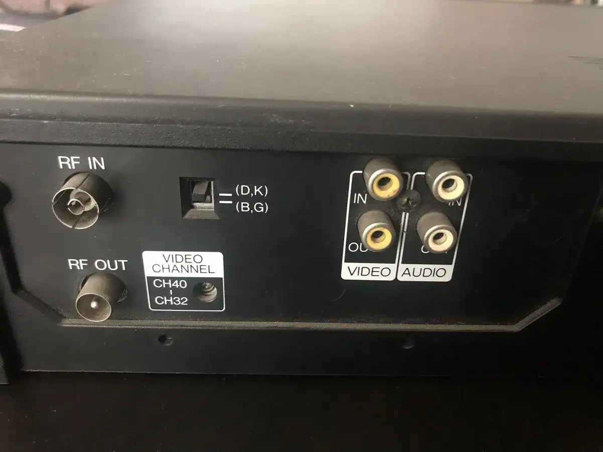 Jak podłączyć magnetowid do telewizora? Proste kroki, które zadziałają