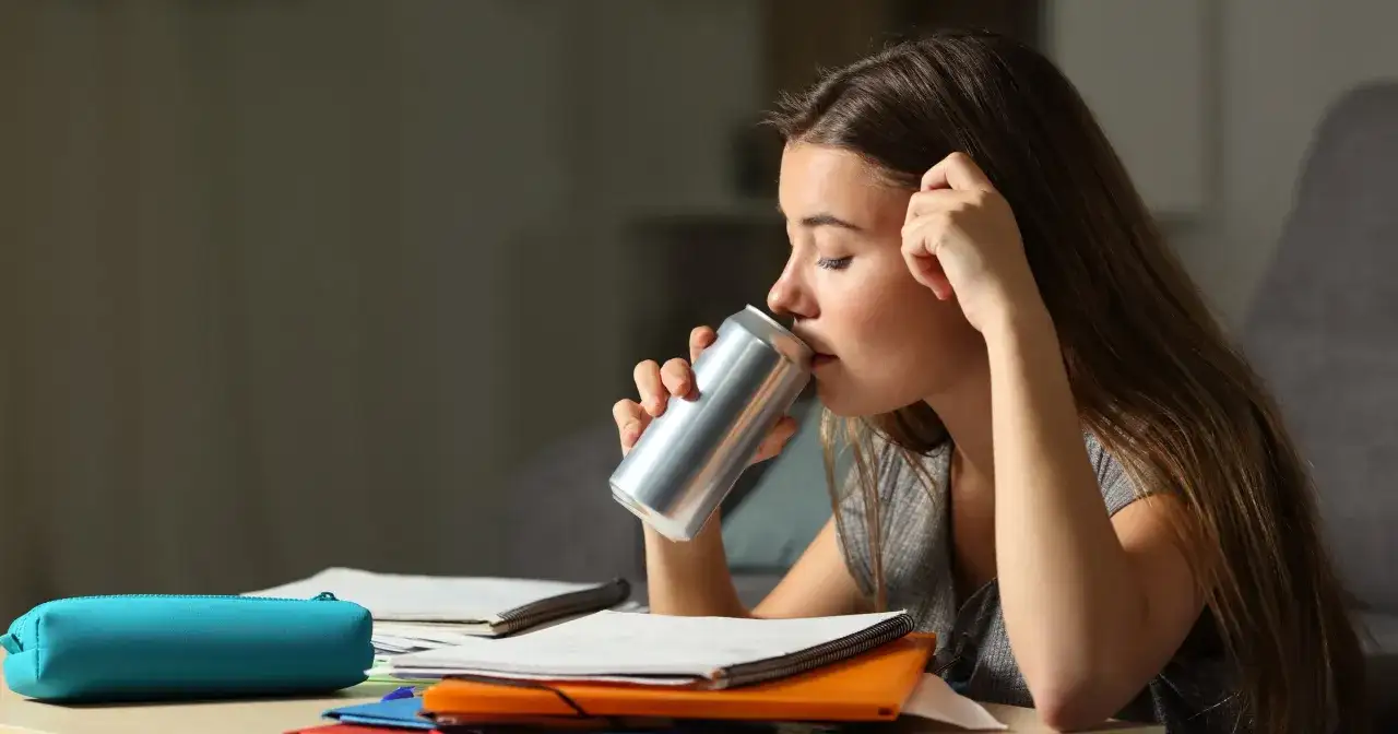 Energetyki szkodliwe? Nowe prawo, ryzyko dla serca i mózgu. Sprawdź!