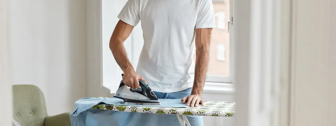 Jak uprasować koszulę bez zagnieceń - sprawdzone techniki i porady