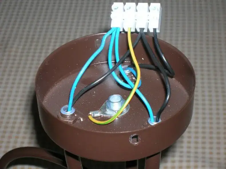 Jak podłączyć żyrandol bezpiecznie i uniknąć błędów w instalacji