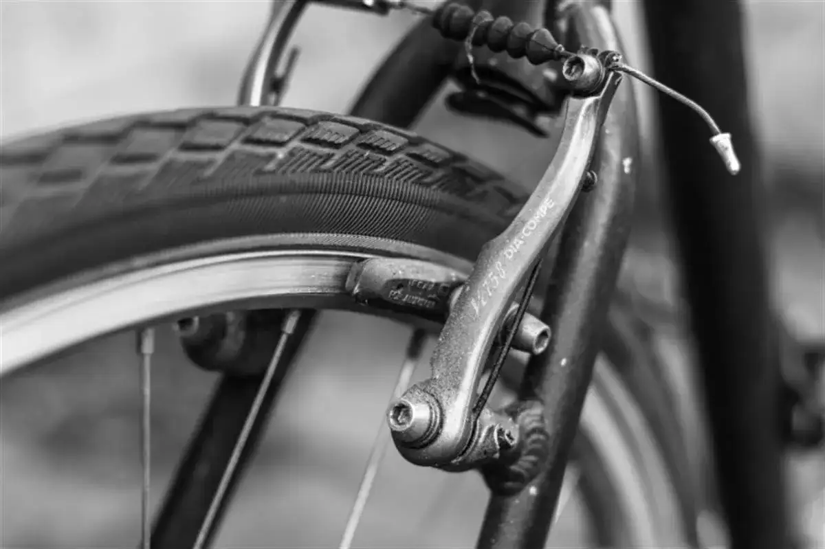 Jak naprawić hamulec w rowerze - proste sposoby na skuteczną naprawę