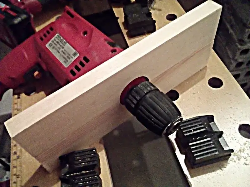 Jak zrobić tokarkę do drewna z wiertarki - prosty sposób na DIY