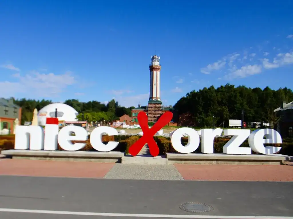 Ile schodów ma latarnia w Niechorzu? Zaskakujące fakty i widoki