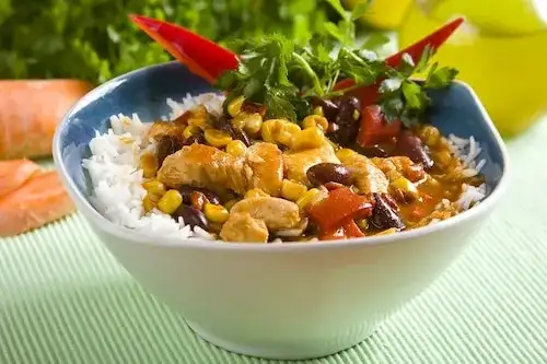 Pyszne dania z kurczaka na obiad: Proste przepisy, które zachwycą całą rodzinę