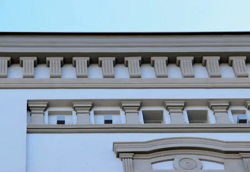 Jaką zaprawę do gzymsów wybrać, aby uniknąć błędów w renowacji?