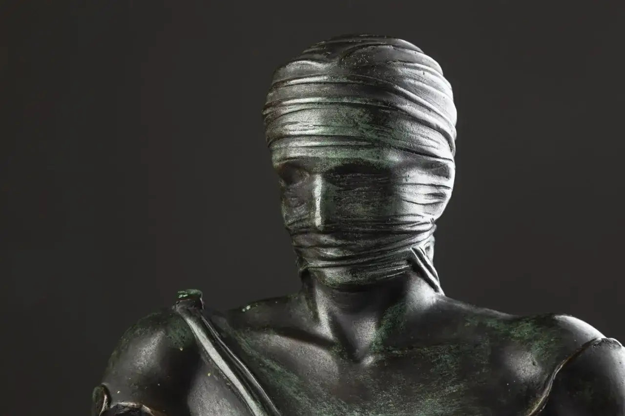 Mitoraj w Starym Browarze: Gdzie są rzeźby i co symbolizują?