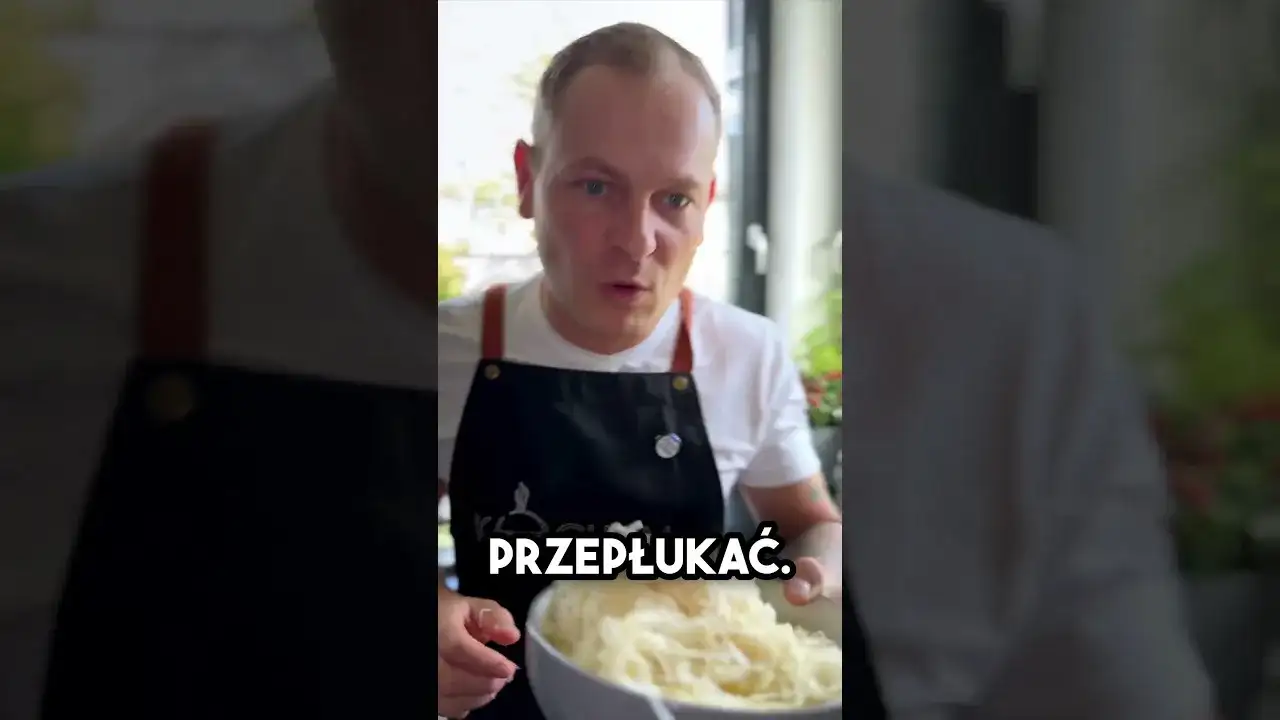 Co dodać do surówki z kiszonej kapusty, aby była smaczniejsza?