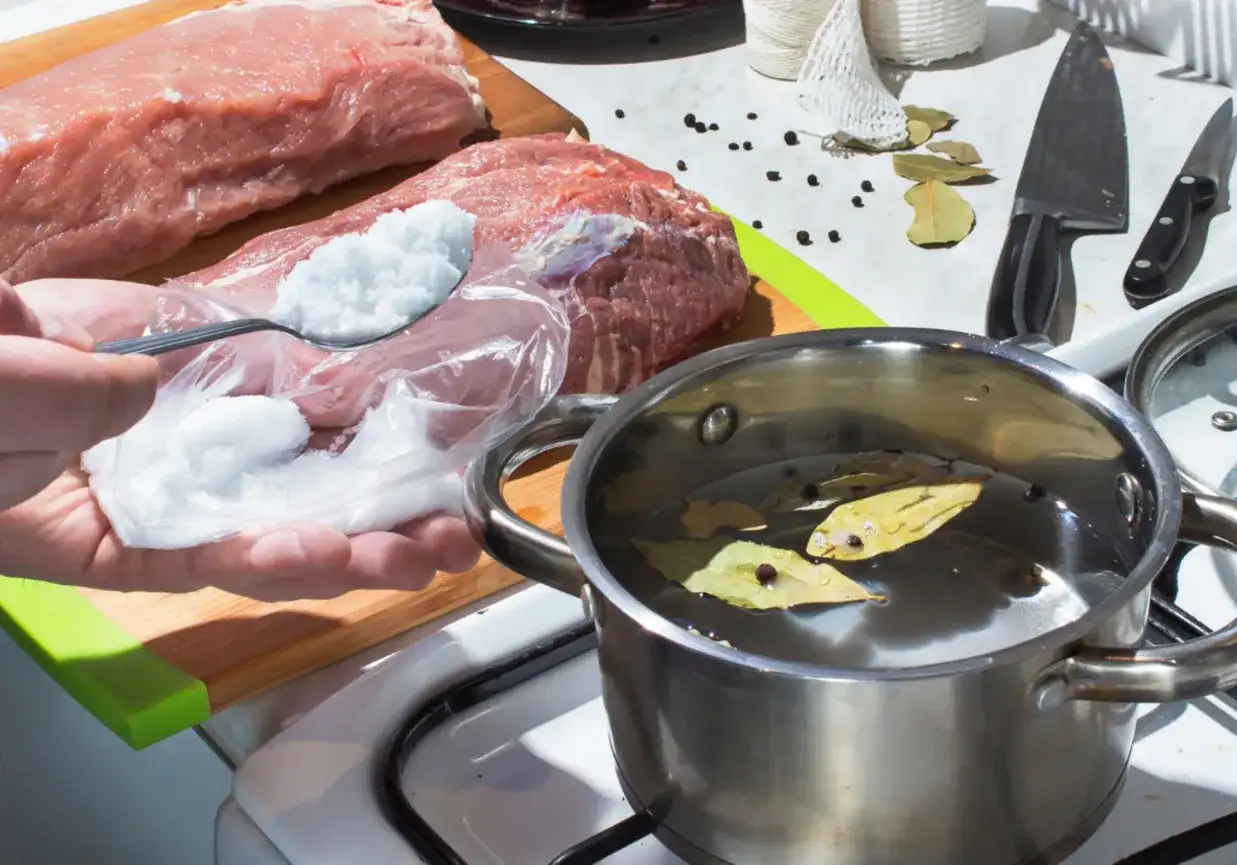 Jakie przyprawy do solanki poprawią smak mięsa i unikną błędów