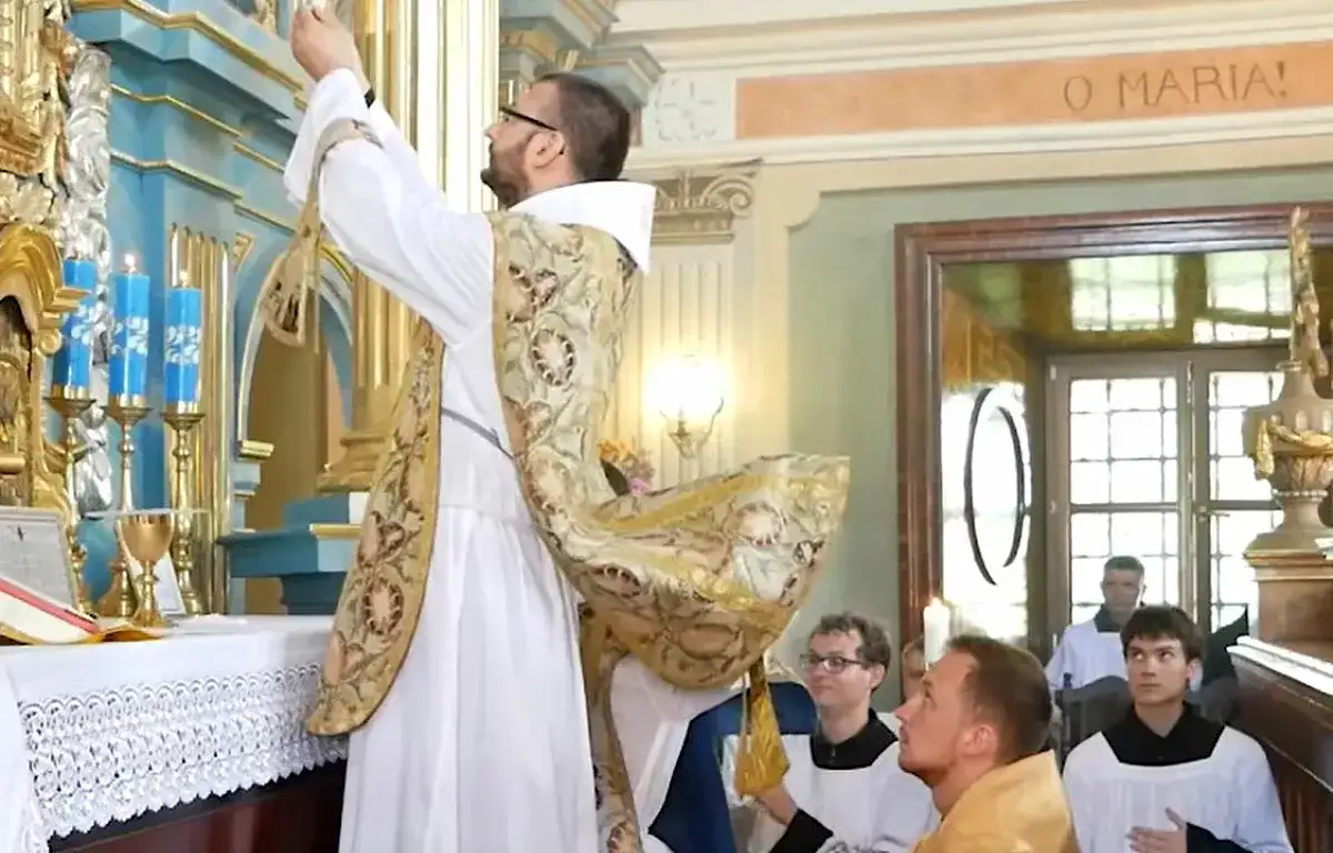 Ile trwa msza trydencka? Czas trwania i co warto wiedzieć