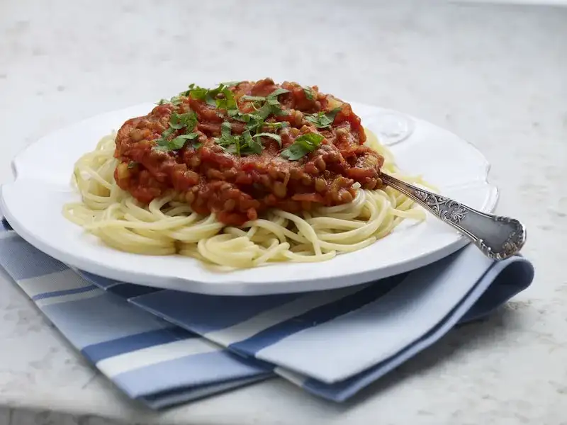 Pyszne spaghetti z soczewicą - szybkie przepisy na zdrowy obiad