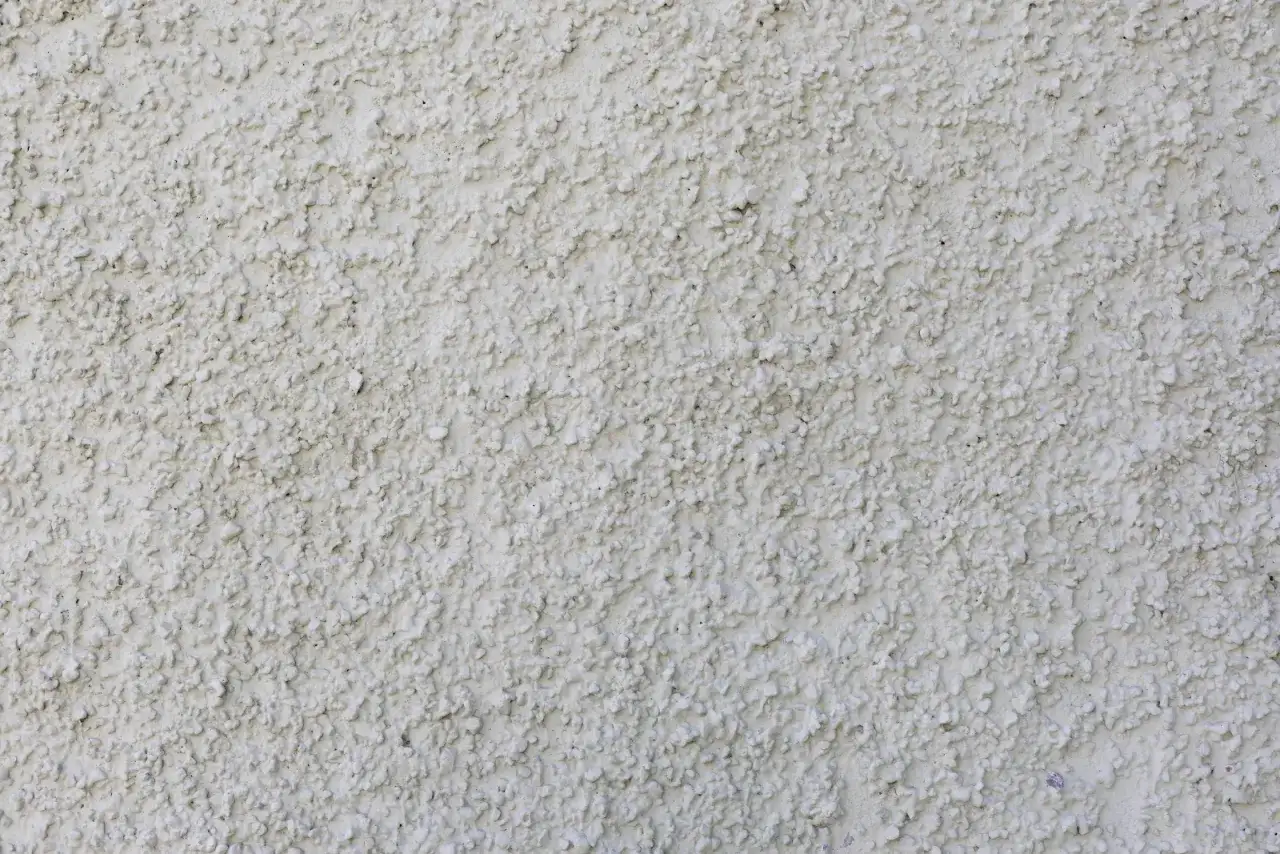 Tynk gipsowy czy cementowo-wapienny? Decyzja, która oszczędzi Ci kosztów