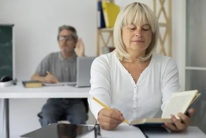 Jak łatwo zapisać się na uniwersytet trzeciego wieku i uniknąć problemów