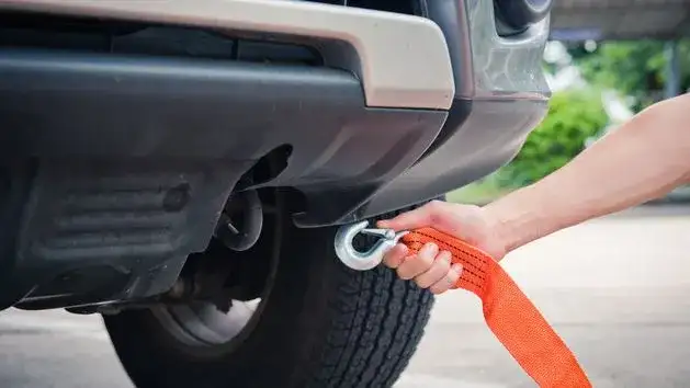 Czy wolno holować samochód? Przepisy, kary i zasady bezpieczeństwa w Polsce