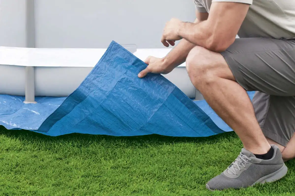 Na czym rozłożyć basen ogrodowy, aby uniknąć uszkodzeń i kosztów?