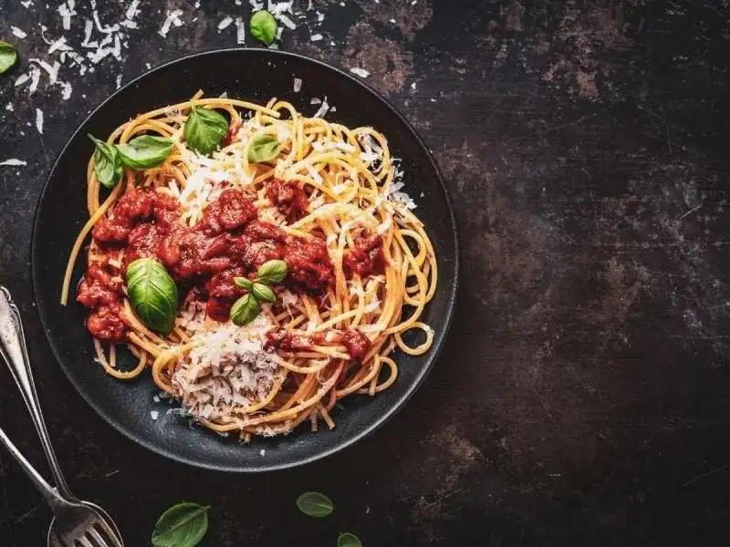Jak pasteryzować sos do spaghetti z mięsem: 8 kluczowych kroków