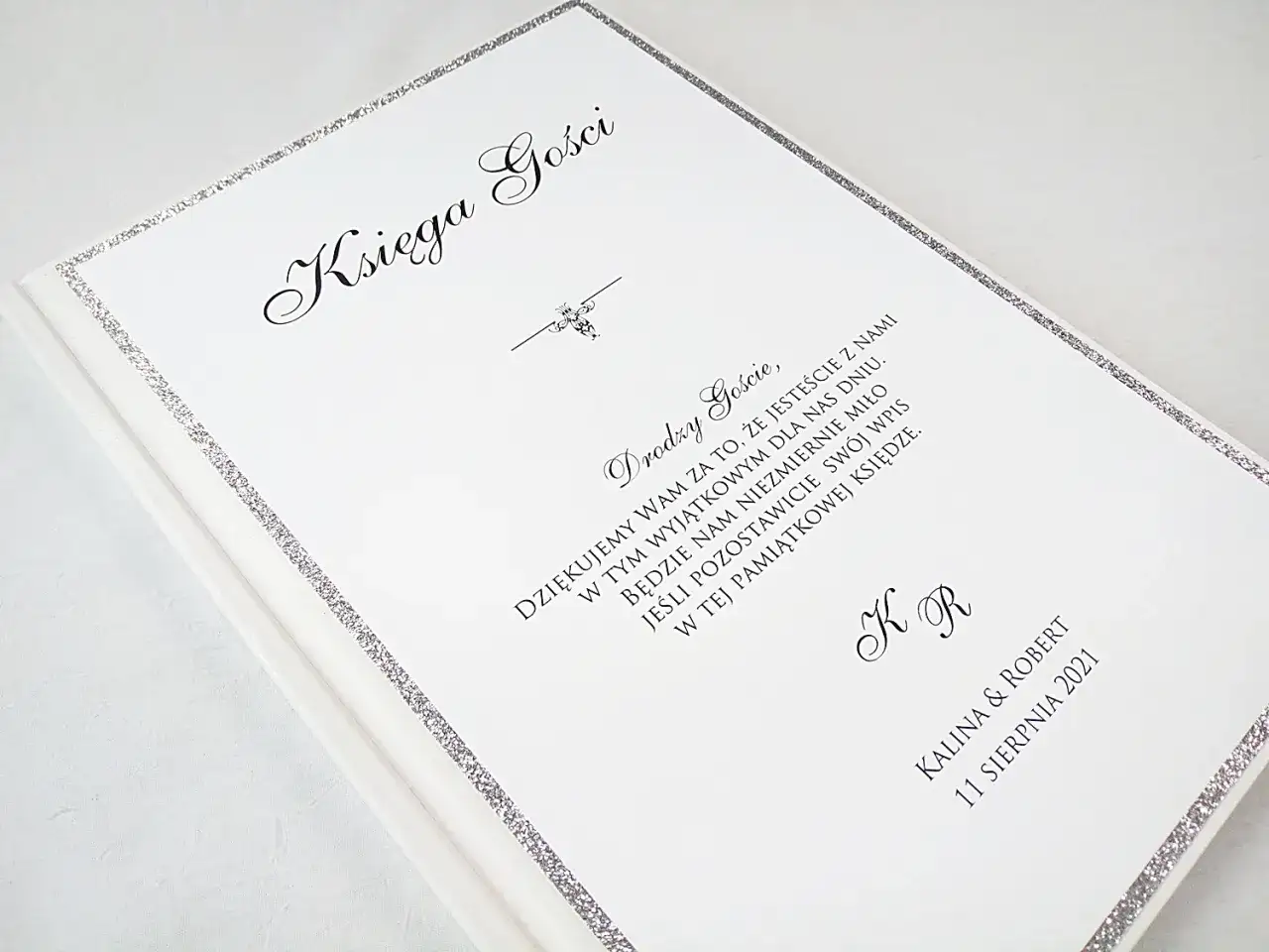 Co wpisać do księgi gości weselnych od rodziców – emocjonalne życzenia