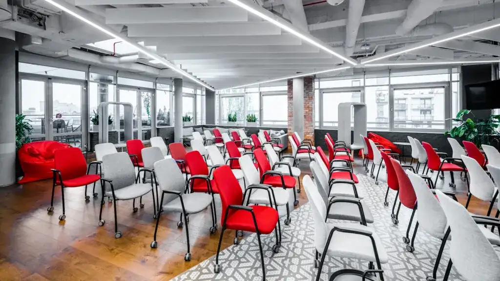 Wynajem sali konferencyjnej jaki VAT – uniknij niepotrzebnych kosztów