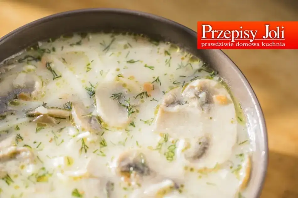 Zupa pieczarkowa z makaronem: przepis krok po kroku | Smak i sekret