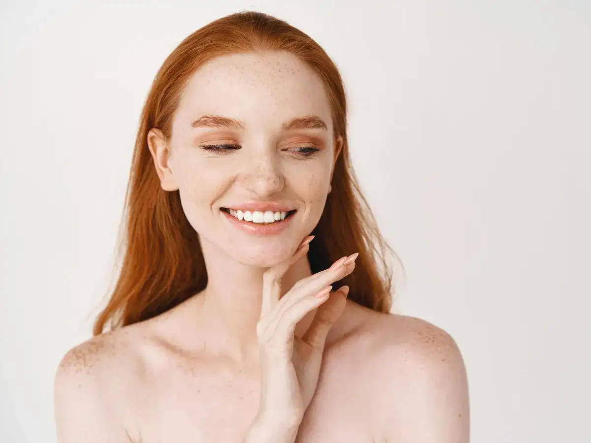 Jaki kolor włosów do jasnej cery? Najlepsze odcienie i porady