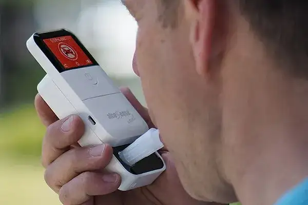 Jakie alkomaty używa Policja? Modele, technologia i legalność