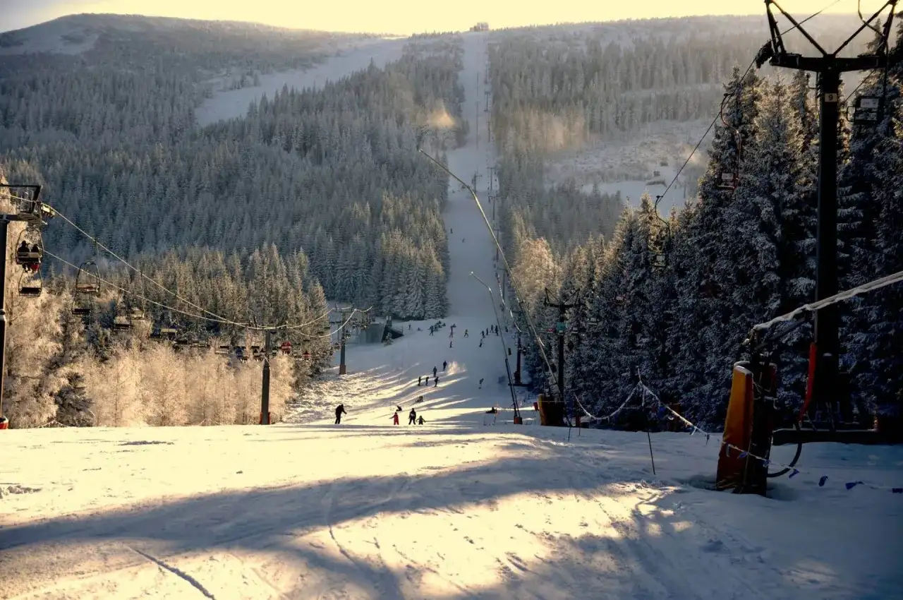 Wyciągi narciarskie w Karpaczu - najlepsze miejsca i ceny na stoku