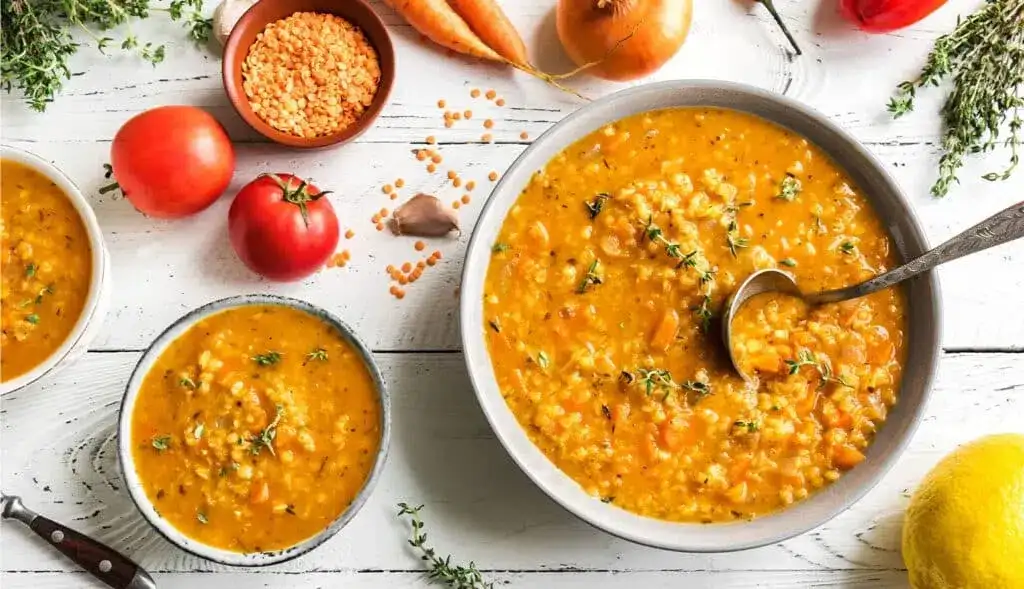 Czy zupę z lodówki trzeba zagotować, aby uniknąć zatrucia?