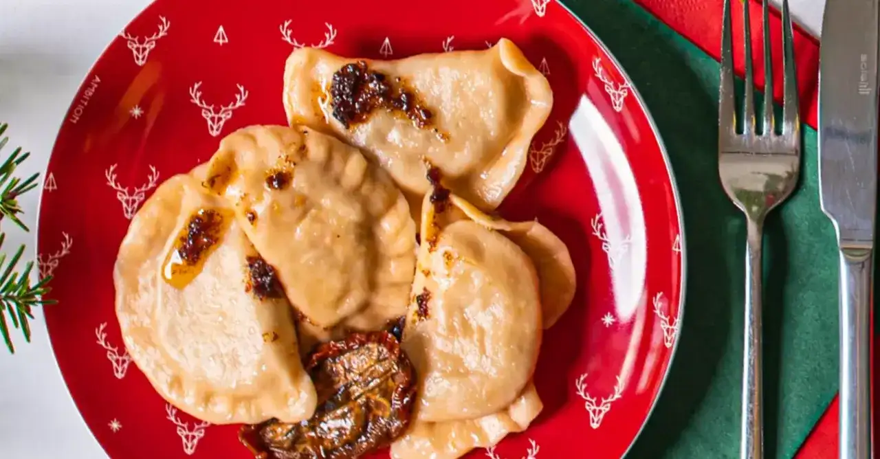 Pierogi z soczewicą i suszonymi pomidorami – pyszny przepis