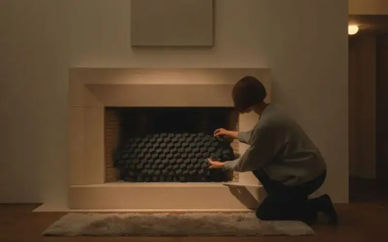 Jak rozpalać brykiet w kominku bez frustracji i błędów