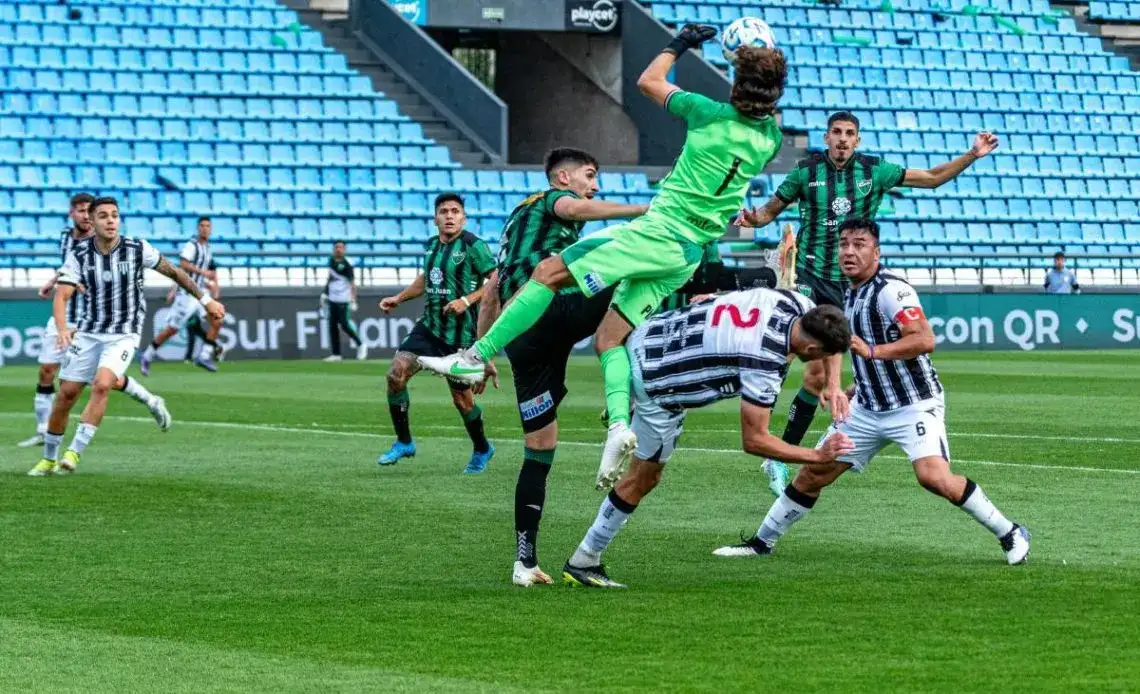 Ile trwa dogrywka w piłce nożnej? 30 min, zasady i rzuty karne