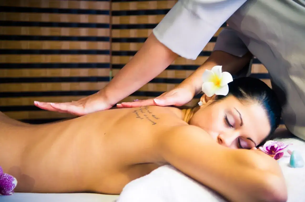 Masaż Lomi Lomi: Na czym polega hawajski rytuał uzdrawiania?