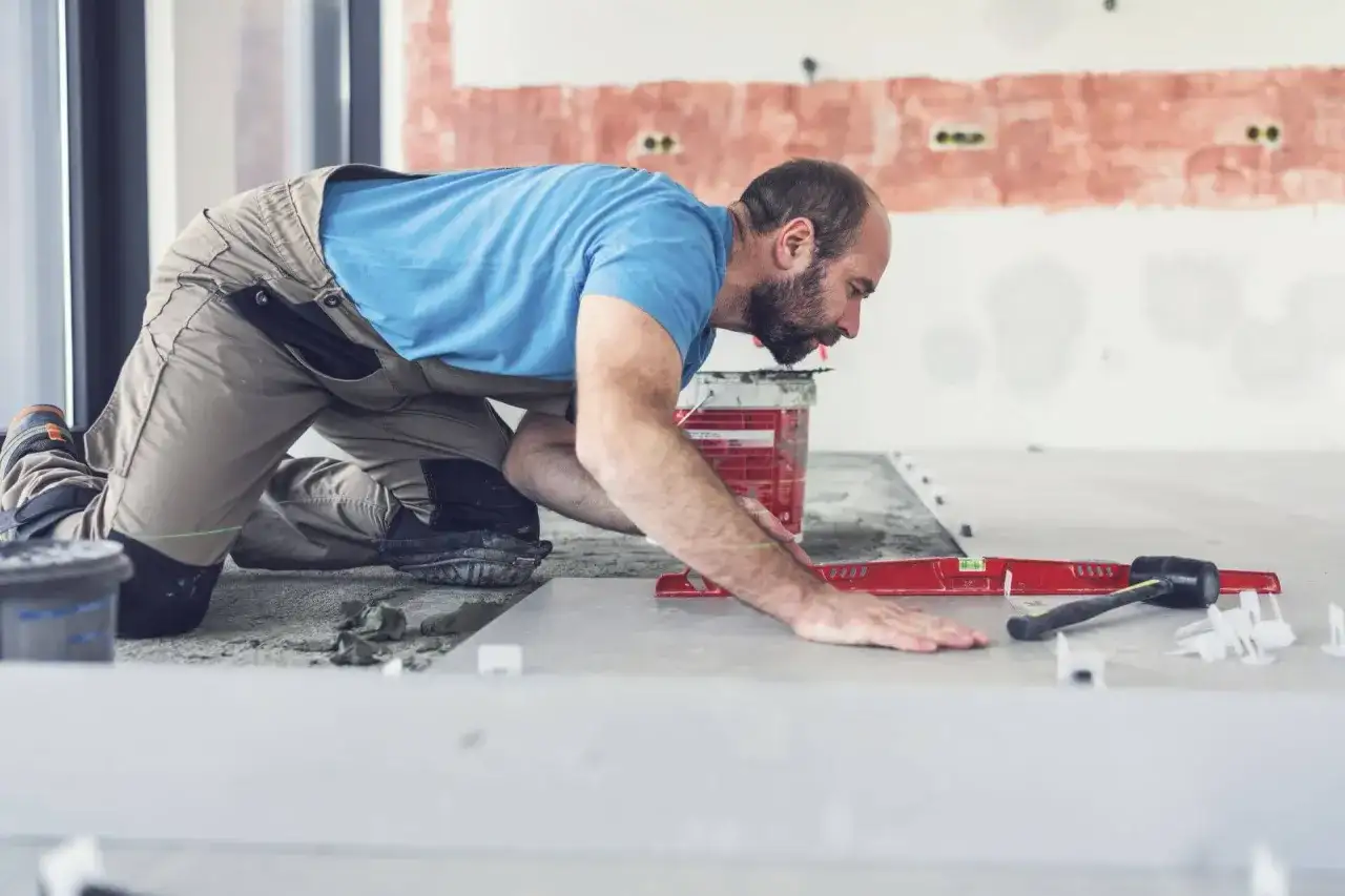 Jak kłaść kafelki na podłodze - unikaj najczęstszych błędów