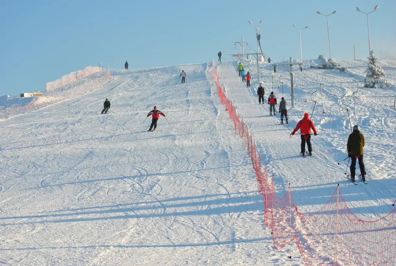 Najlepsze stoki narciarskie w Kujawsko-Pomorskiem: gdzie je znaleźć?