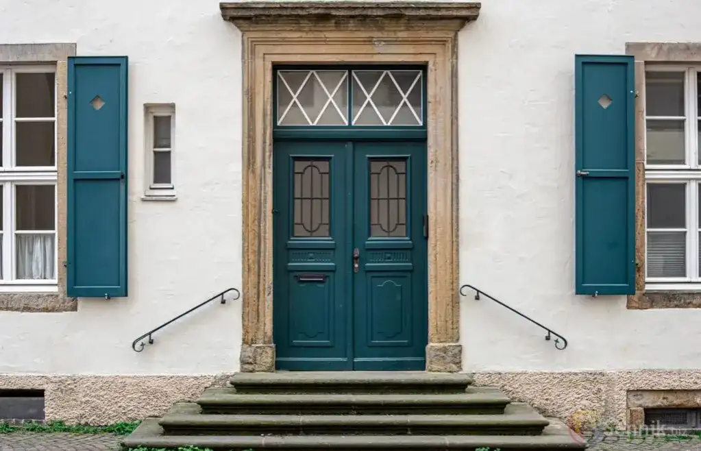 Co oznacza kiedy szukasz wyjścia z budynku we śnie - znaczenie i symbole