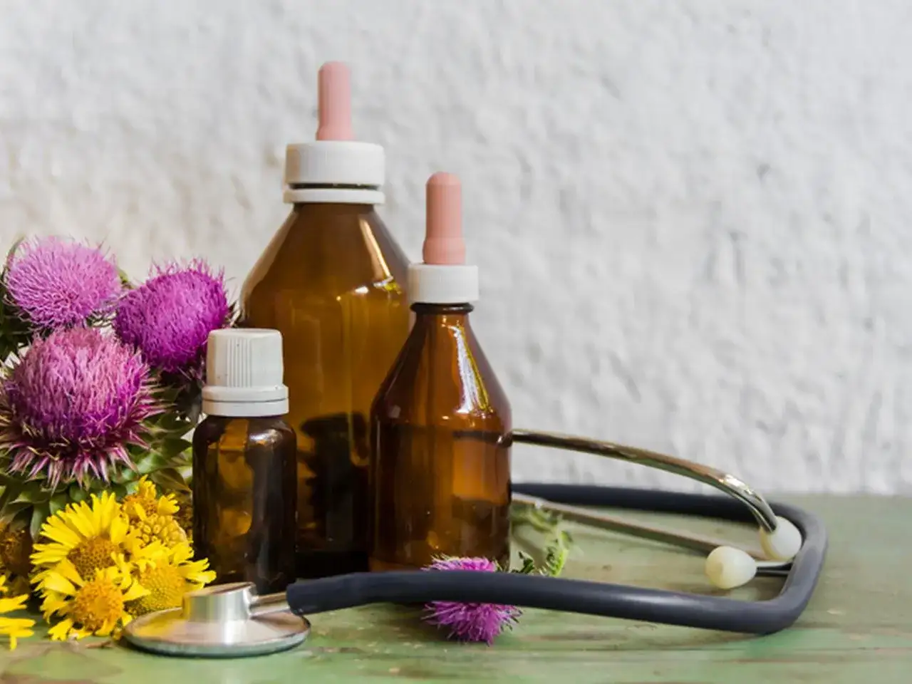 Olej z ostropestu: Jak brać, by działał? Dawkowanie i porady eksperta