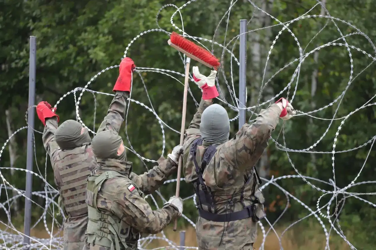 Wojna hybrydowa: poznaj prawdziwe oblicze nowoczesnych konfliktów